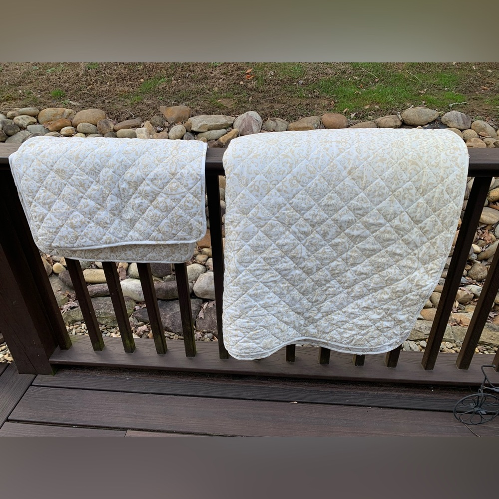 Elegant Cream Quilted Bedding Set